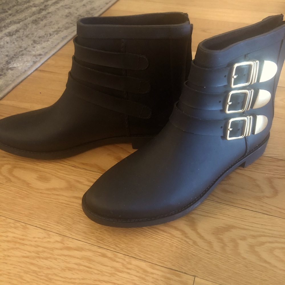 Loeffler Randall Snow & Rain Booties - size 6